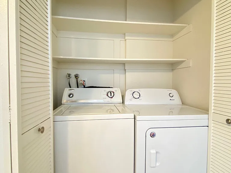 Farmdale Court Apartments — Photo 22