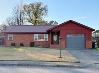 806 Gwenn St, Springdale, AR 72762