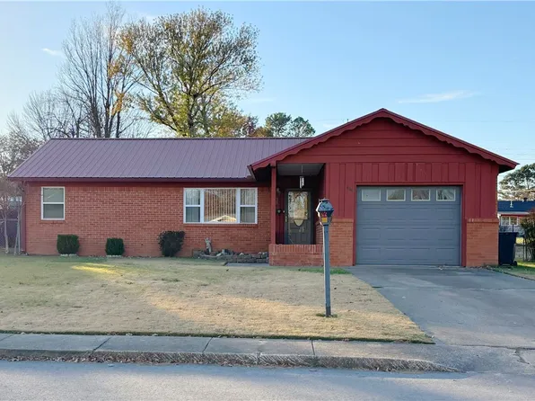 806 Gwenn St, Springdale, AR 72762