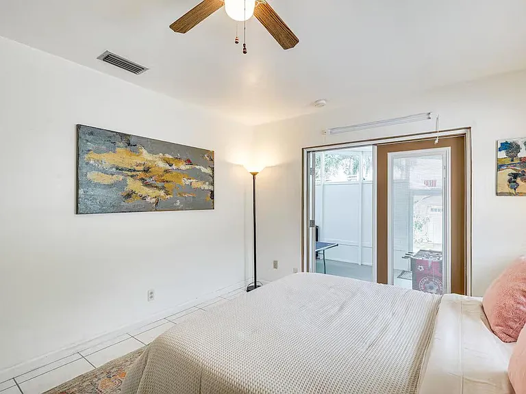 124 SW 2nd St — Photo 13