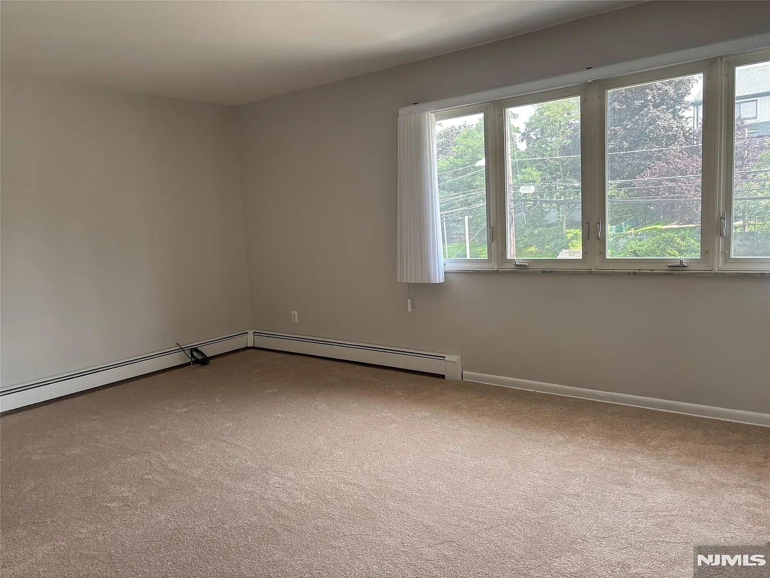2 bed, 1010 sqft, $3,200 — Photo 2