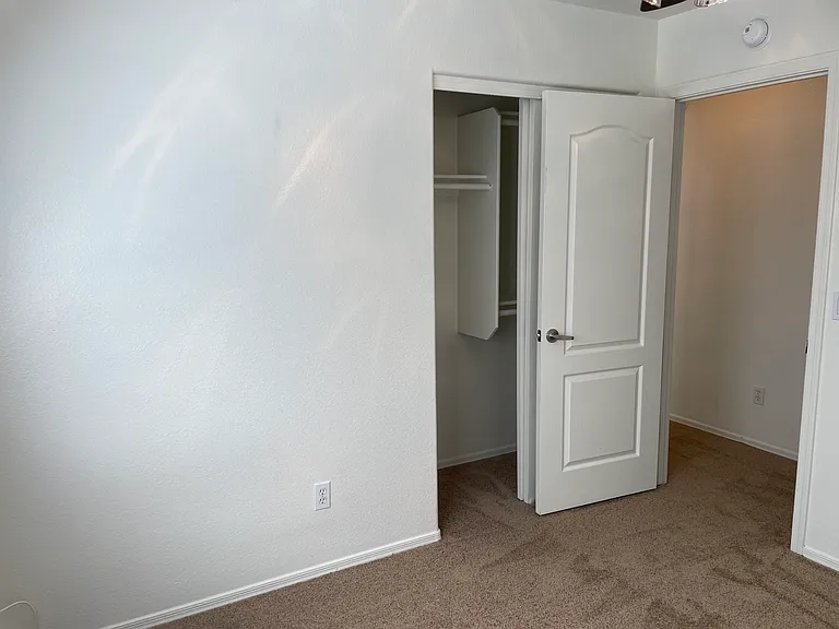 6831 S 33rd Dr — Photo 18