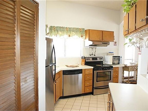 5th image of 1702 W Castaway St