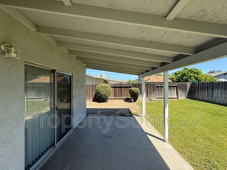 1462 Snyder St — Photo 32