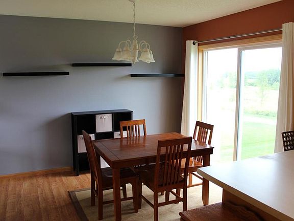 5th image of 909 Sierra Ln