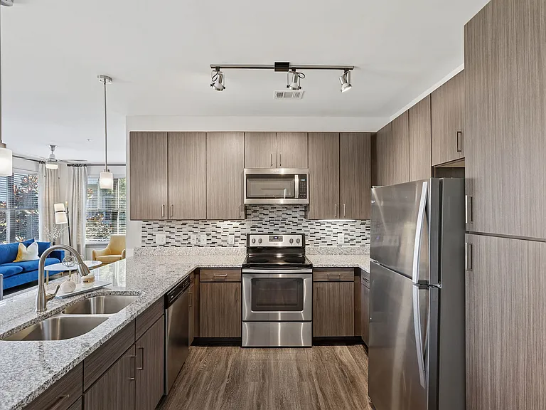 One Metrocenter — Photo 19