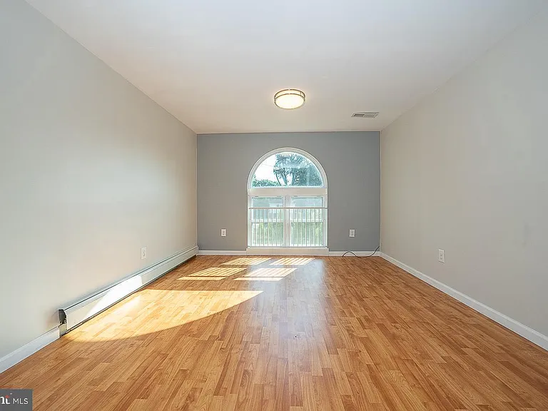 6950 Fowler St — Photo 17