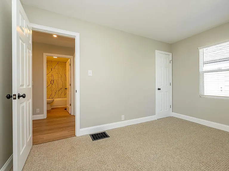 2117 S Beacon St — Photo 8