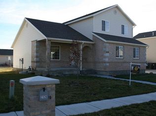 2126 E Lodge Pole Dr, Eagle Mountain, UT 84005