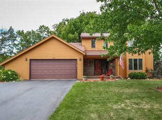 10 La Solis Dr, Rochester, NY 14626