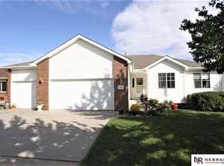 8222 Mackenzie Rd, Lincoln, NE 68505