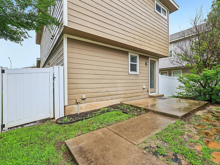 1808 Enchanted Rock Dr — Photo 27