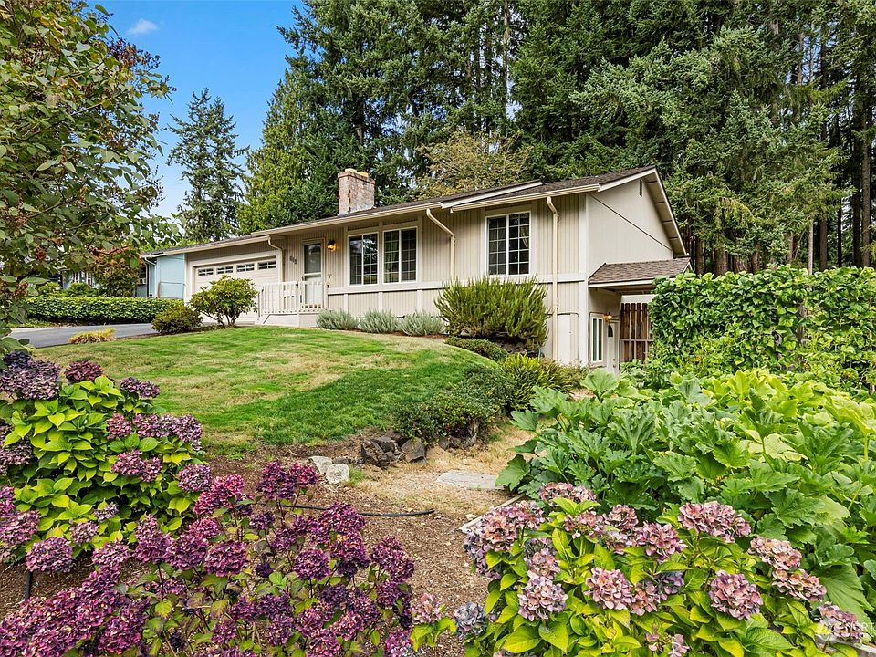1st image of 619 NE Conifer Drive
