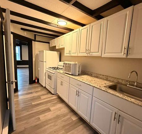 5th image of 266 8th St APT 3