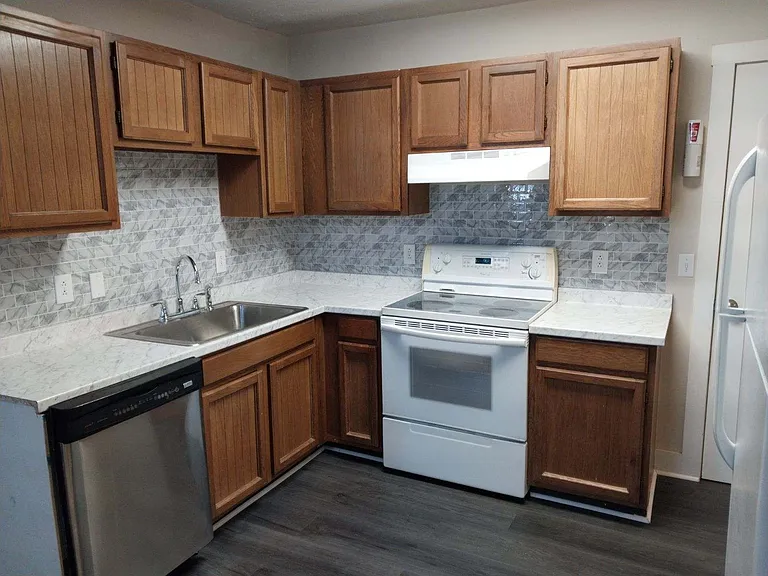 Unit 24 Kitchen w/dishwasher