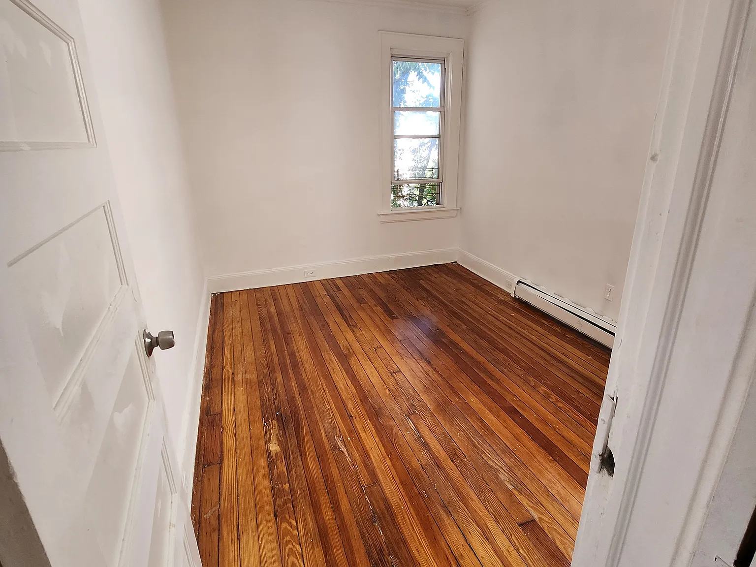 3 bed, 1300 sqft, $2,200 — Photo 3