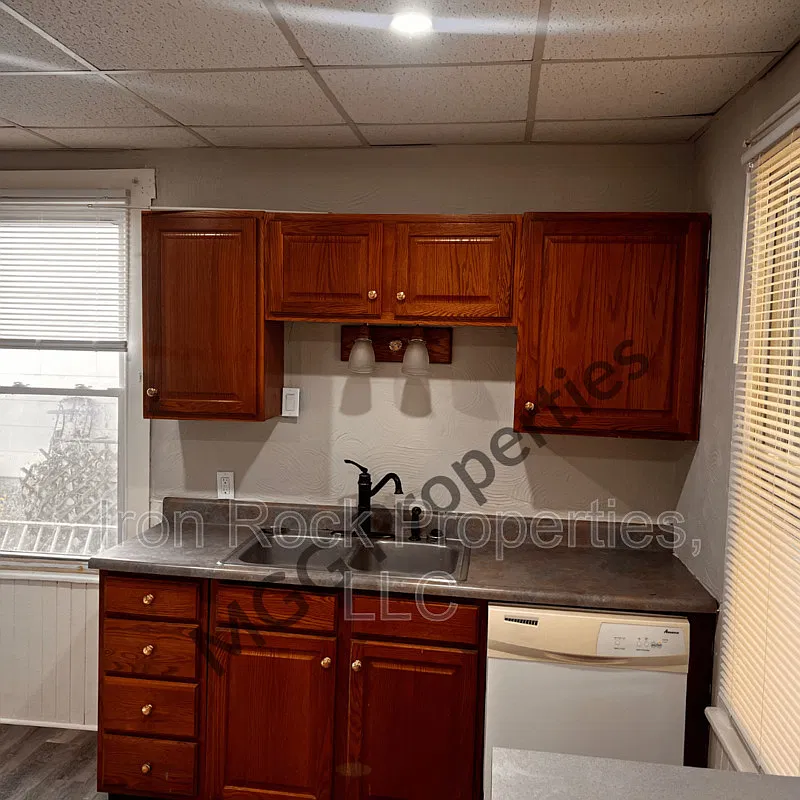 2 bed, 1.0 bath, $1,275 — Photo 1