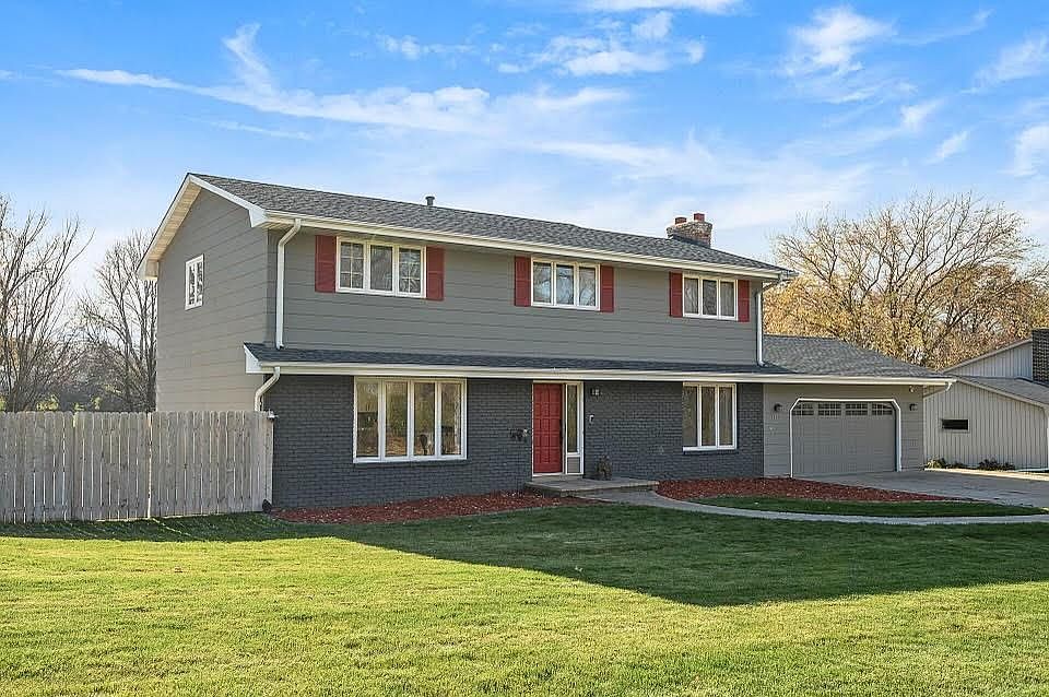 1st image of 1309 Knob Hill Ln