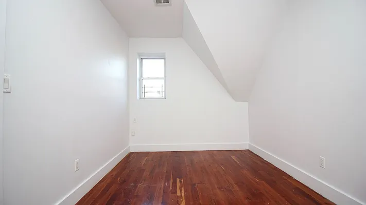 Rented by Nooklyn NYC LLC | media 7