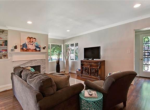 5th image of 2333 W Magnolia Ave