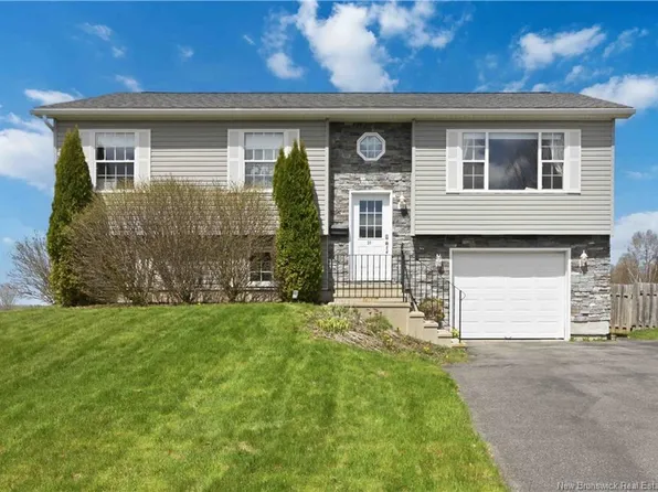 31 Hallihan Dr, Oromocto, NB E2V 0C2