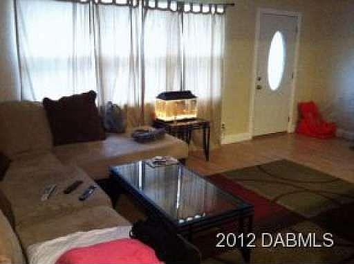 4th image of 183 Rosewood Ave