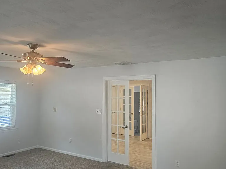 1068 Sharon Dr — Photo 10