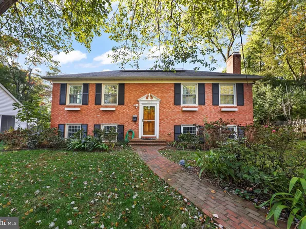 1935 Foxhall Rd, Mc Lean, VA 22101