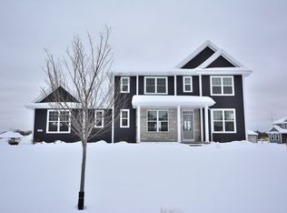 8191 W Skylark Ct, Mequon, WI 53097