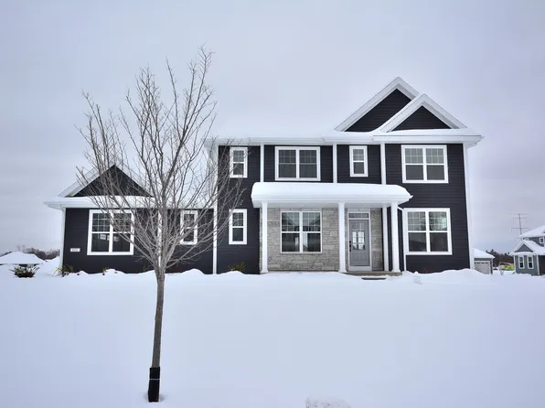8191 W Skylark Ct, Mequon, WI 53097