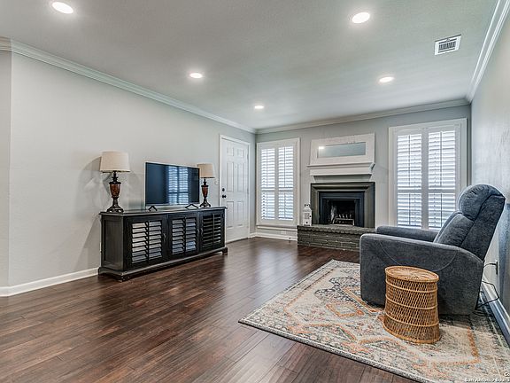 4th image of 2611 EISENHAUER RD #305