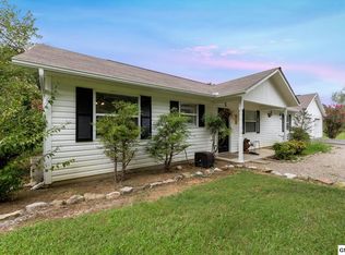 3829 Pleasant View Ln, Sevierville, TN 37862