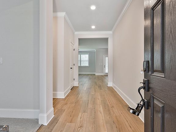 3rd image of 318 Caledonia Ct