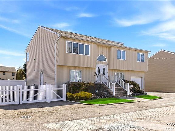 2nd image of 4460 Merrick Road