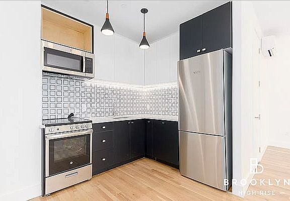 4th image of 887 Lexington Ave #3L