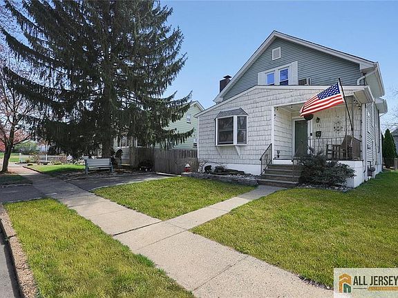 2nd image of 13 Buchman St