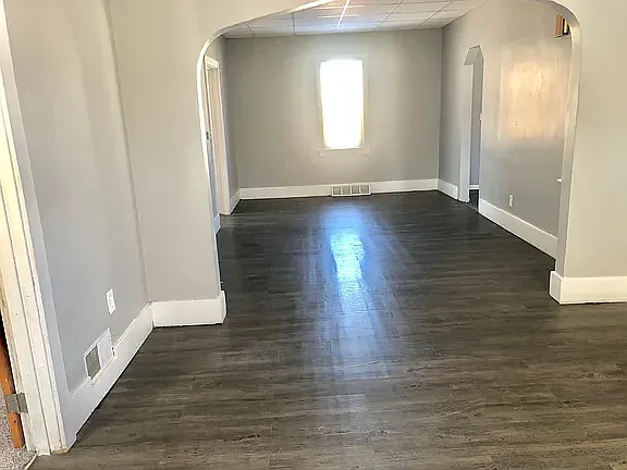 3 bed, 1080 sqft, $1,500 — Photo 3