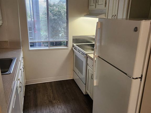 3rd image of 28900 SW Parkway Ave APT 11