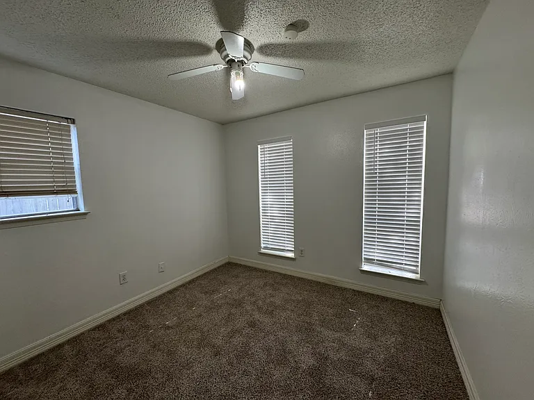 2002 Laurel Oaks Dr — Photo 32