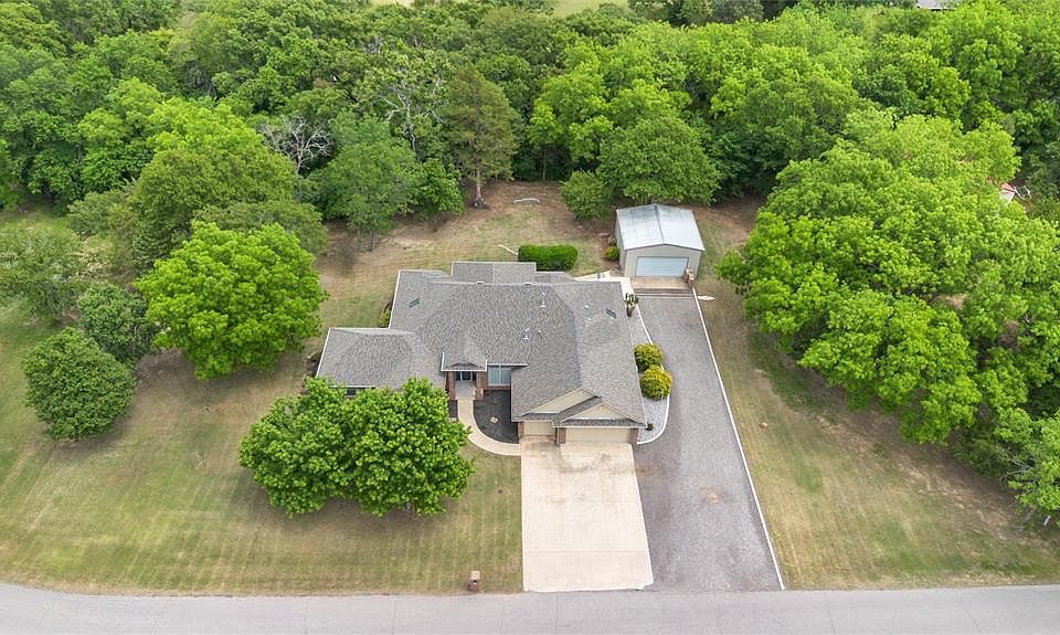 1st image of 44743 Kingsbury Ln