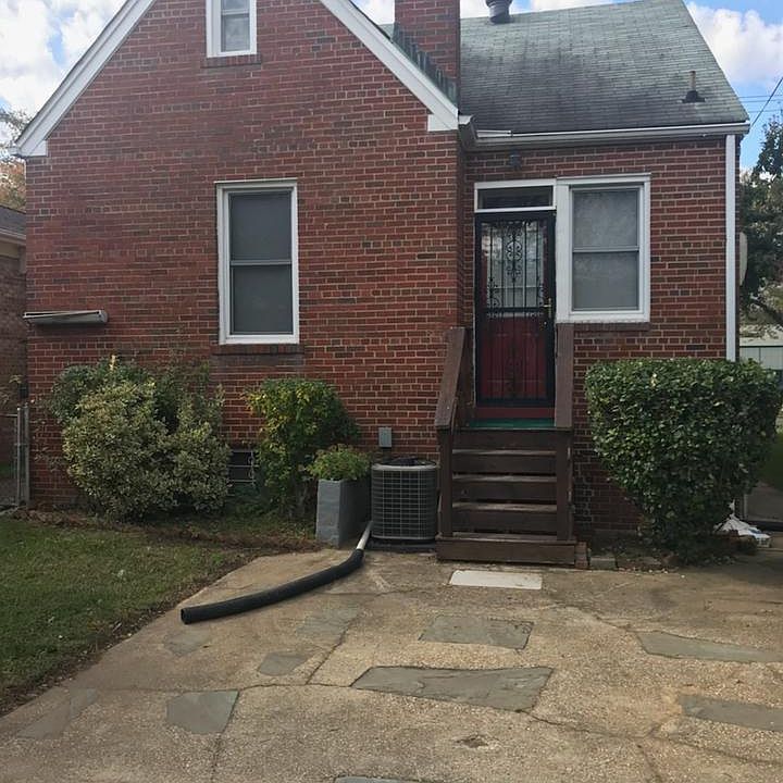 2nd image of 1317 44th St NE