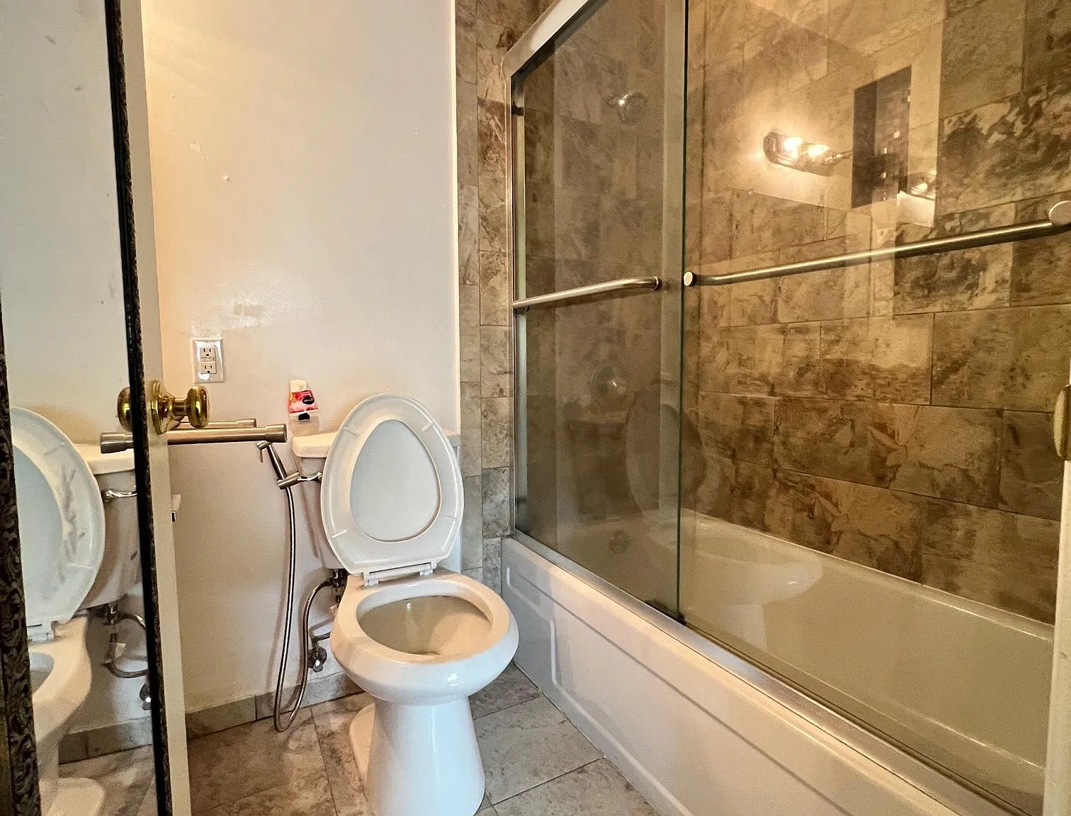 2 bed, 800 sqft, $3,350 — Photo 3