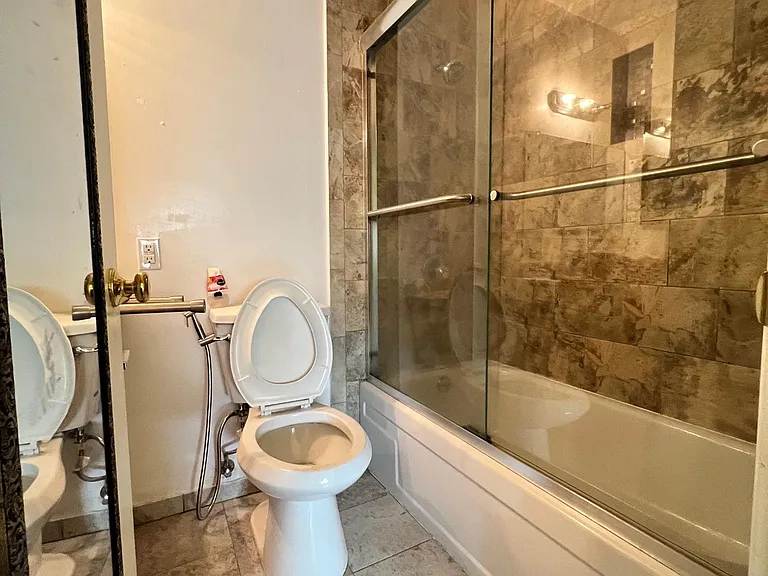 607 Sylvan St #4 — Photo 3