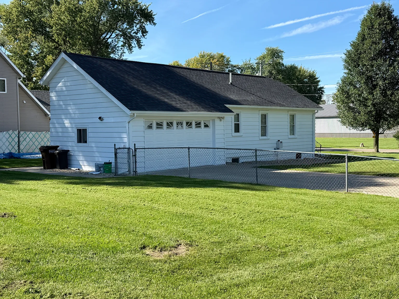 2 bed, 1.5 bath, 1020 sqft, $1,650 — Photo 3