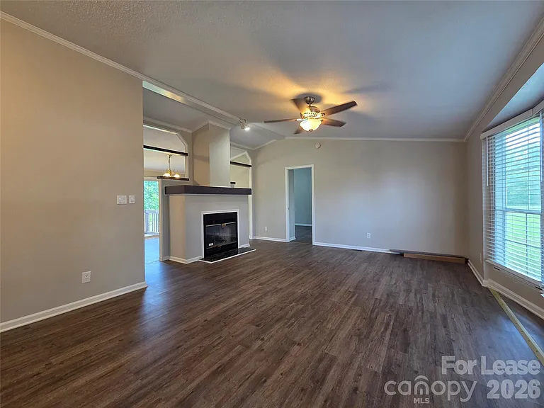 4223 Givens Rd — Photo 1