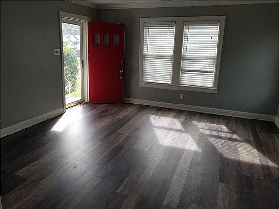 2nd image of 2822 Topeka St