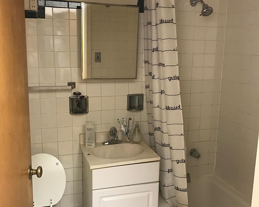 2nd image of 1637 Orrington Ave APT 207