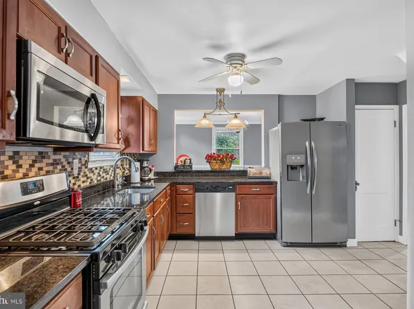 724 Charing Cross Rd, Baltimore, MD 21229
