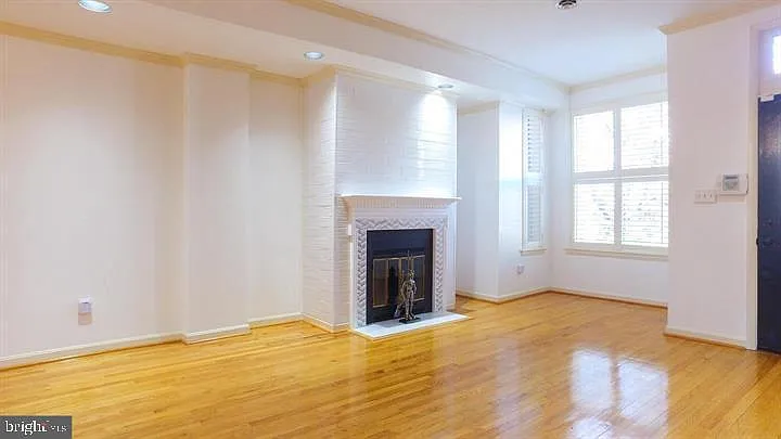 1209 E St NE — Photo 7