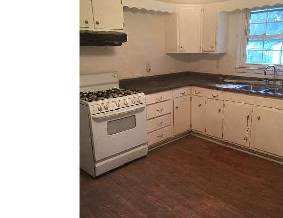 4th image of 223 Hamilton St